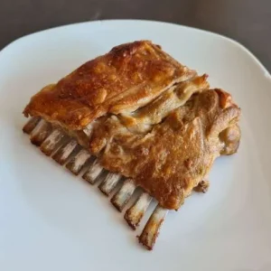 Chuletero de cordero asado a fuego lento